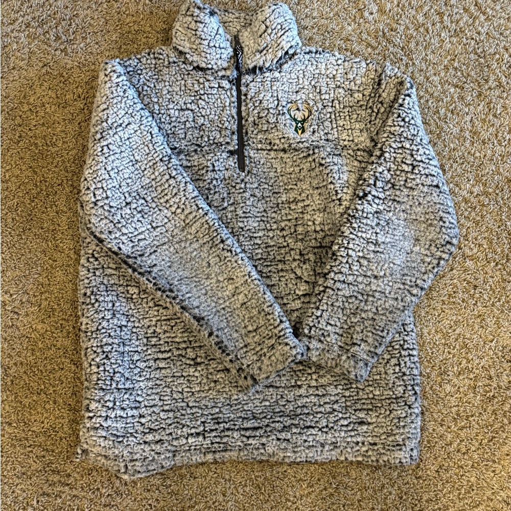 Milwaukee Bucks women’s Sherpa fleece size small